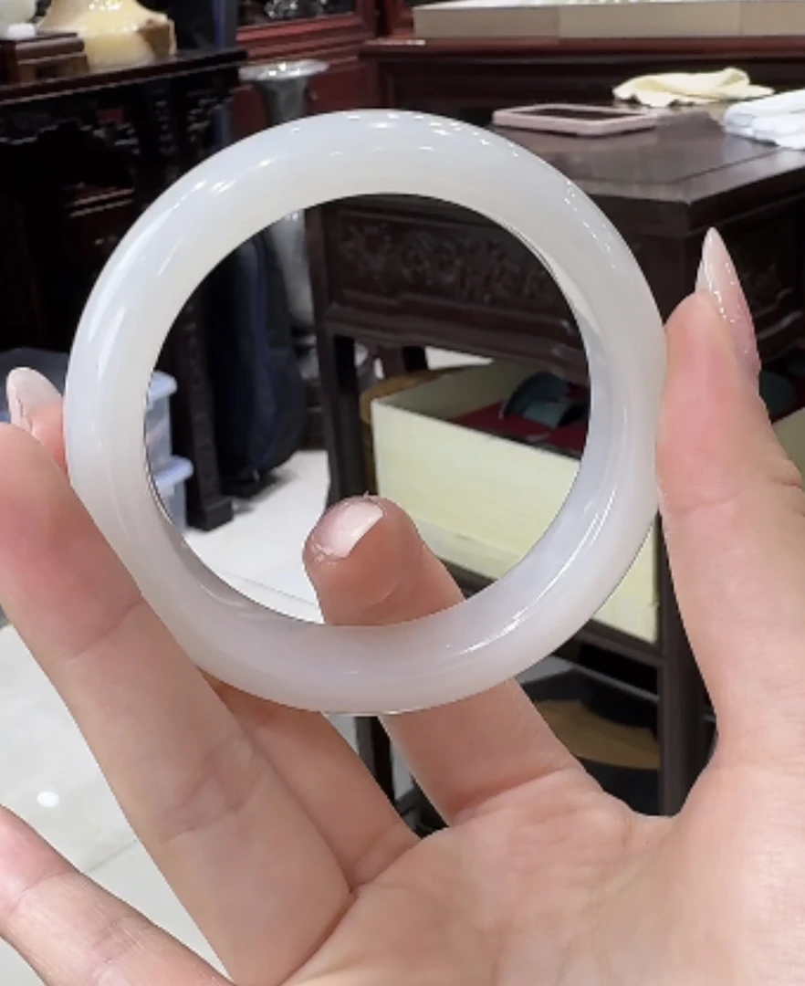 精品天然和田玉手镯56.3