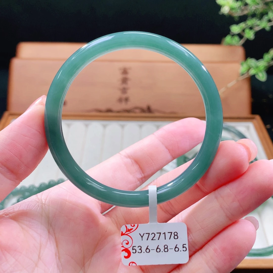 翡翠手镯（圆镯）未镶嵌