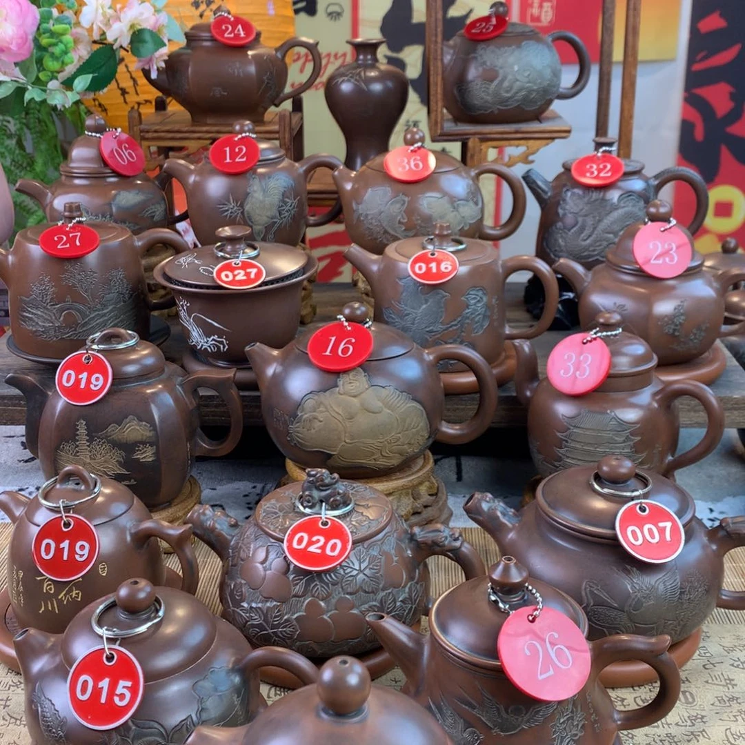 云**裳坭兴陶手工刻绘花壶