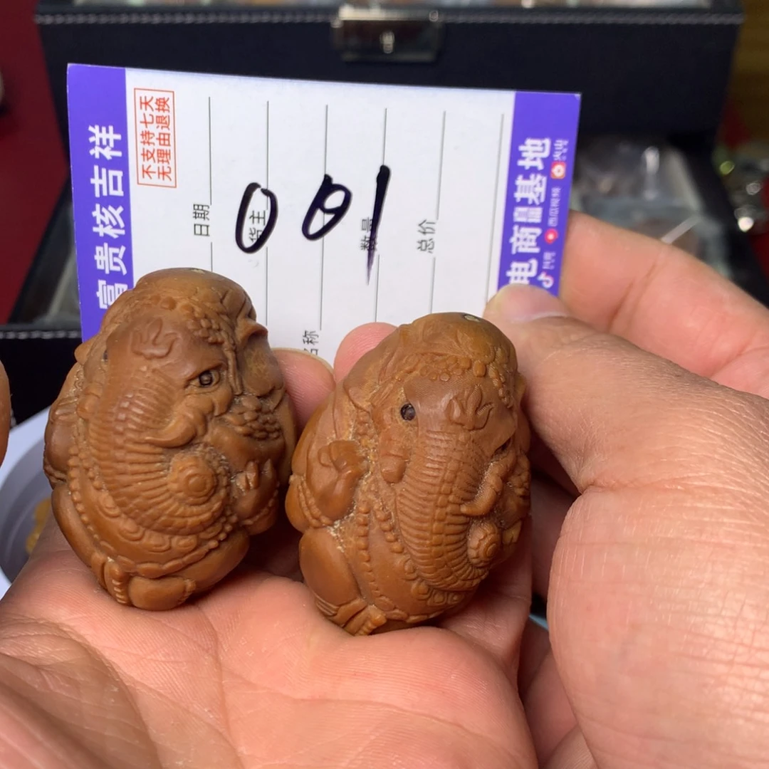 核桃把件橄榄核吉祥雕刻