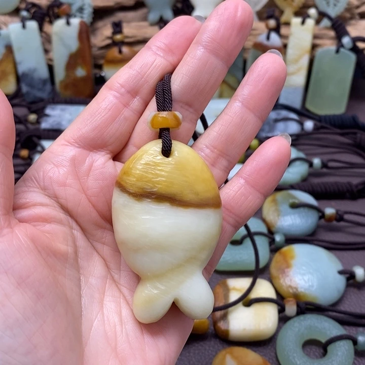 夢***影蛇纹石玉未镶嵌颈饰