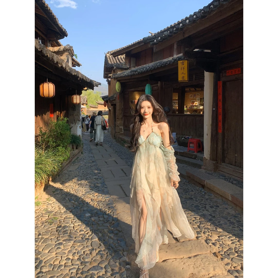 一颗桃yiket《清酒山茶间》吊带森系连衣裙夏季气质仙女裙子设计感
