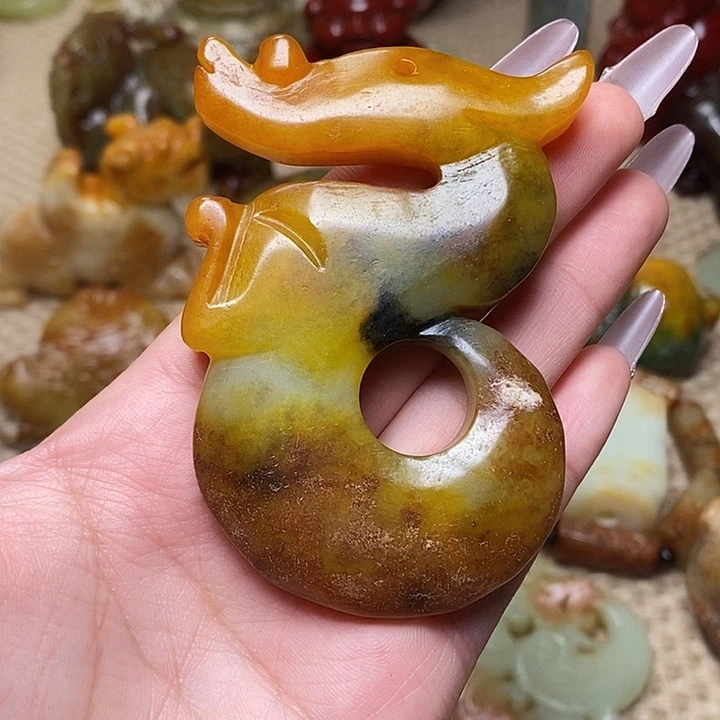 蛇纹石玉未镶嵌颈饰