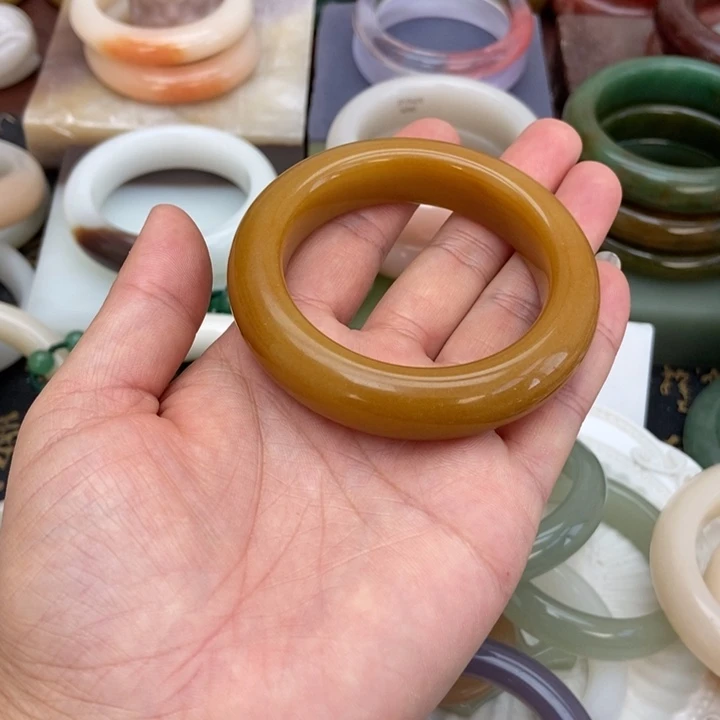 石英质玉未镶嵌手镯