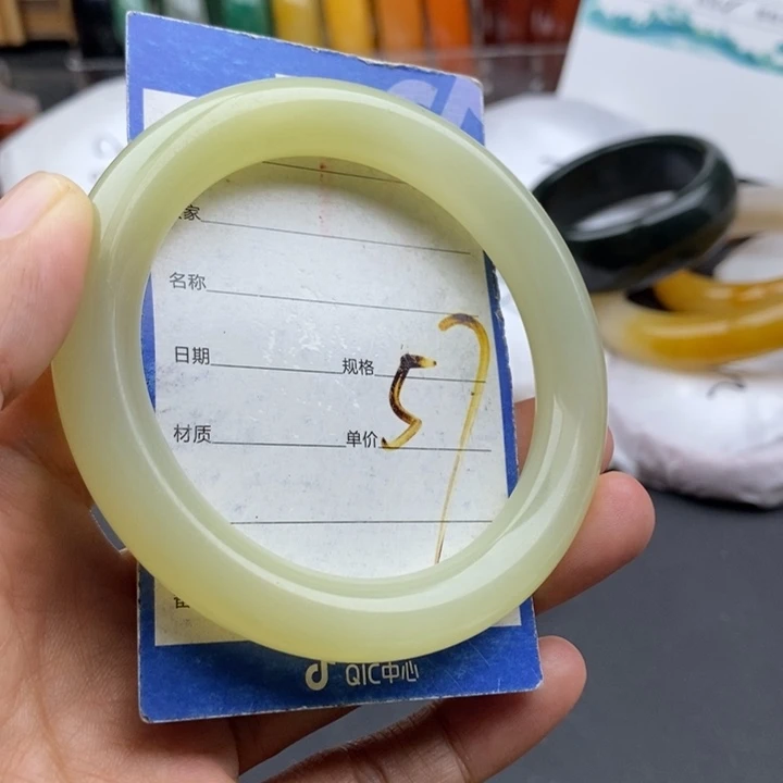 未镶嵌手镯石英质玉