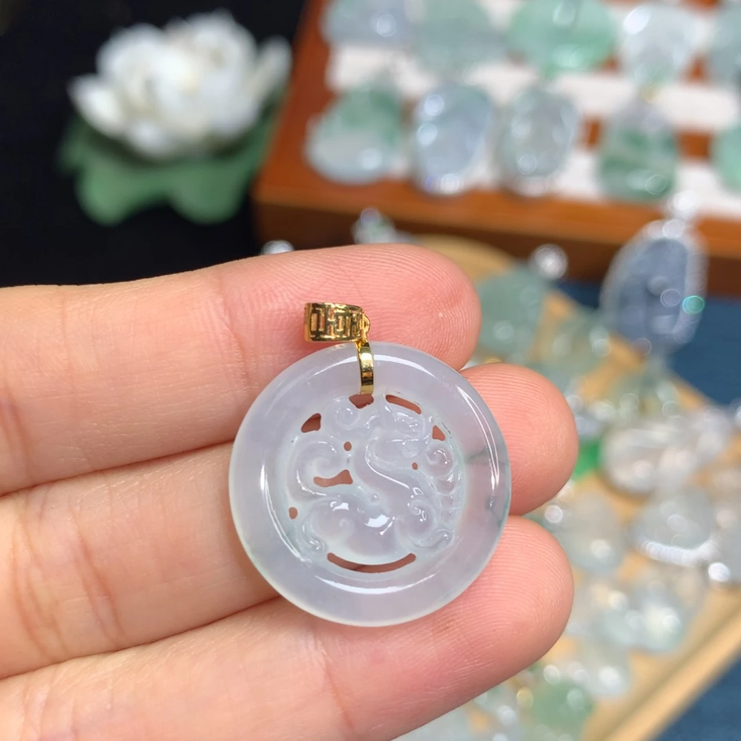 翡翠18K金镶嵌颈饰