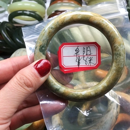 蛇纹石玉手镯未镶嵌阜****艳