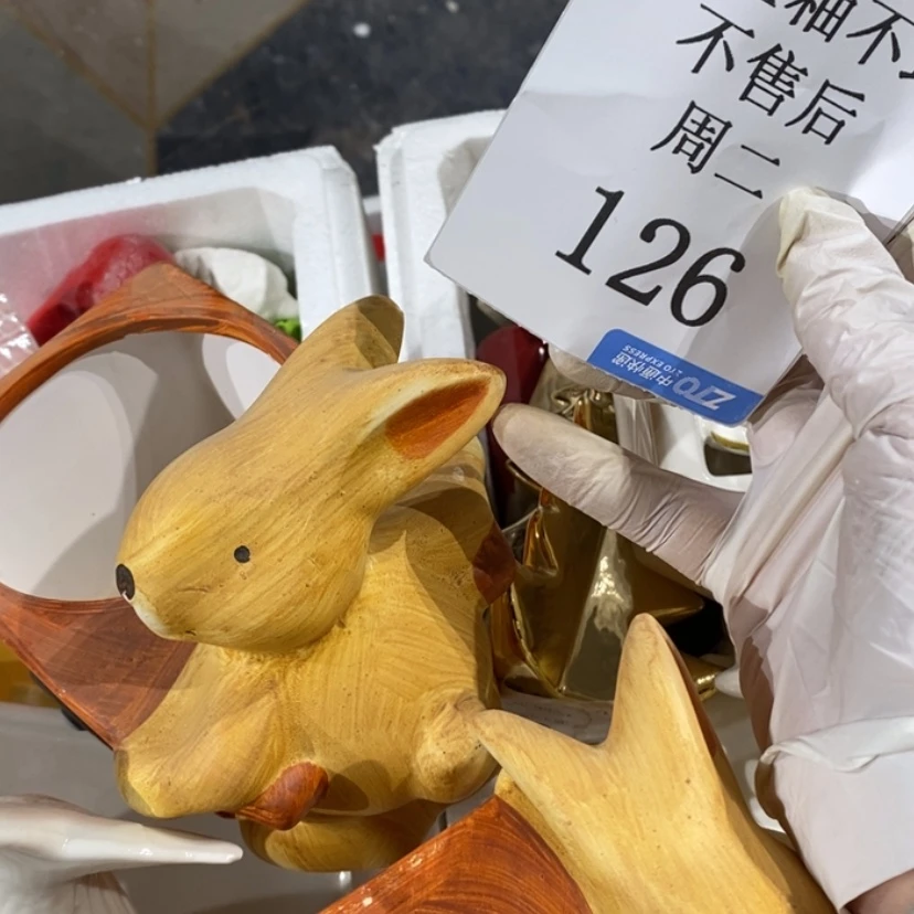 【闪购商品】摆件一***兔陶瓷摆件瑕疵特卖