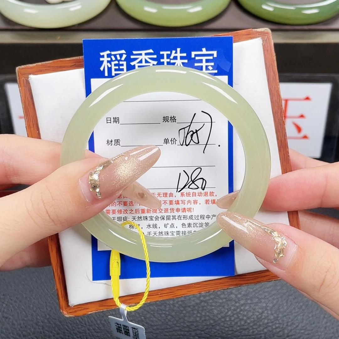 和田玉手镯未镶嵌