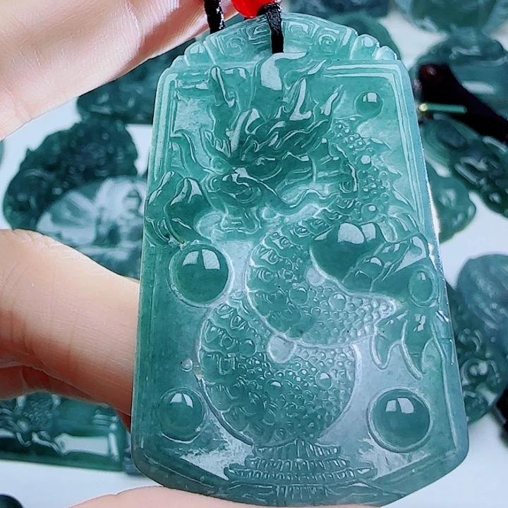 翡翠未镶嵌颈饰多样性发货天然的A货翡翠