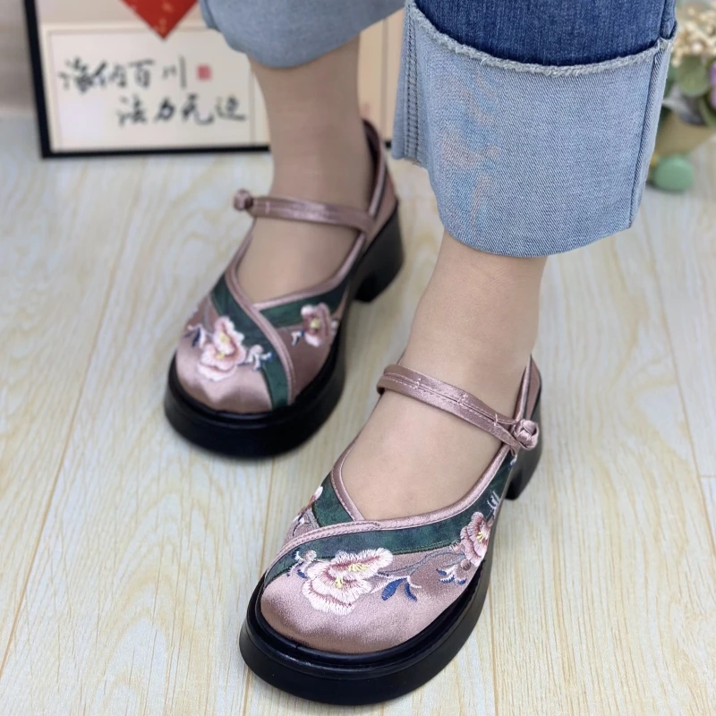 老北京女布鞋民族风妈妈防滑绣花鞋坡跟鞋跳舞广场舞蹈鞋汉服单鞋