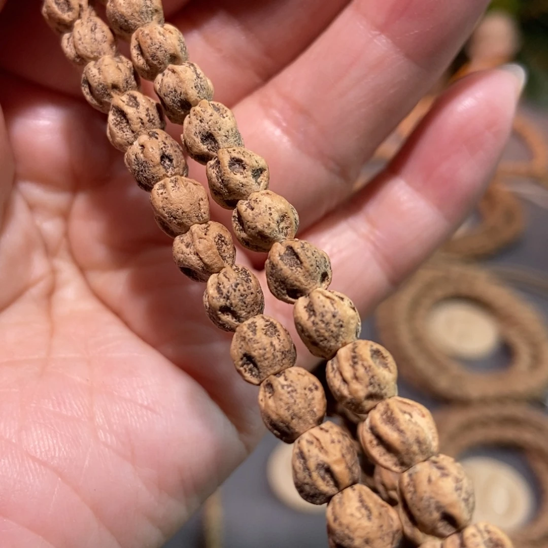 柏香籽/百香籽吊坠遇***地