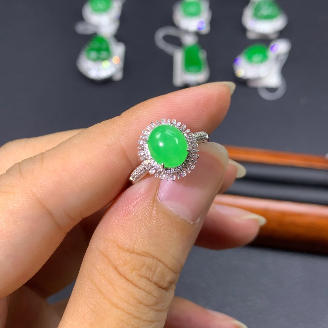 翡翠戒指18K金镶嵌翡翠