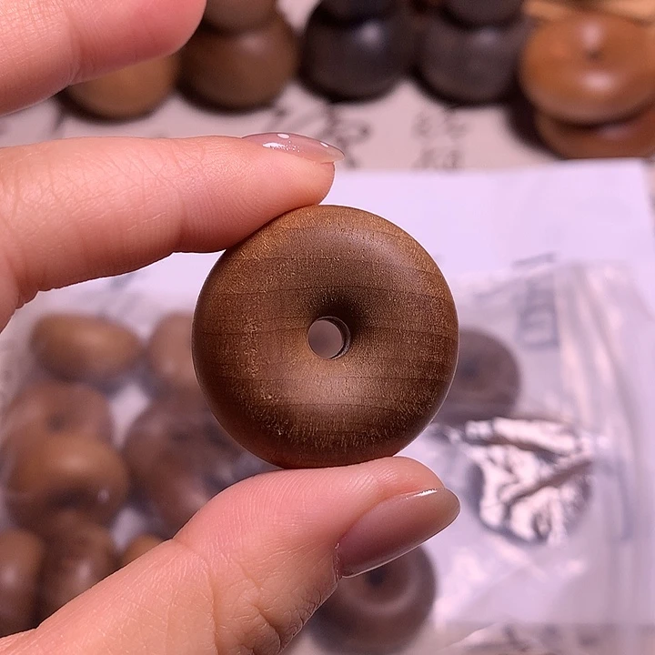 檀香木小平安扣瑕疵