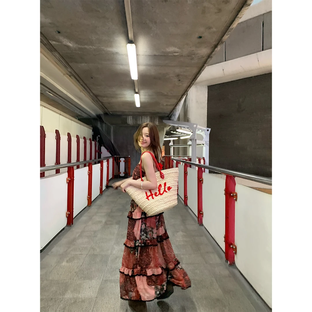 im向 格拉斯玫瑰' V领吊带碎花蕾丝拼接连衣裙！