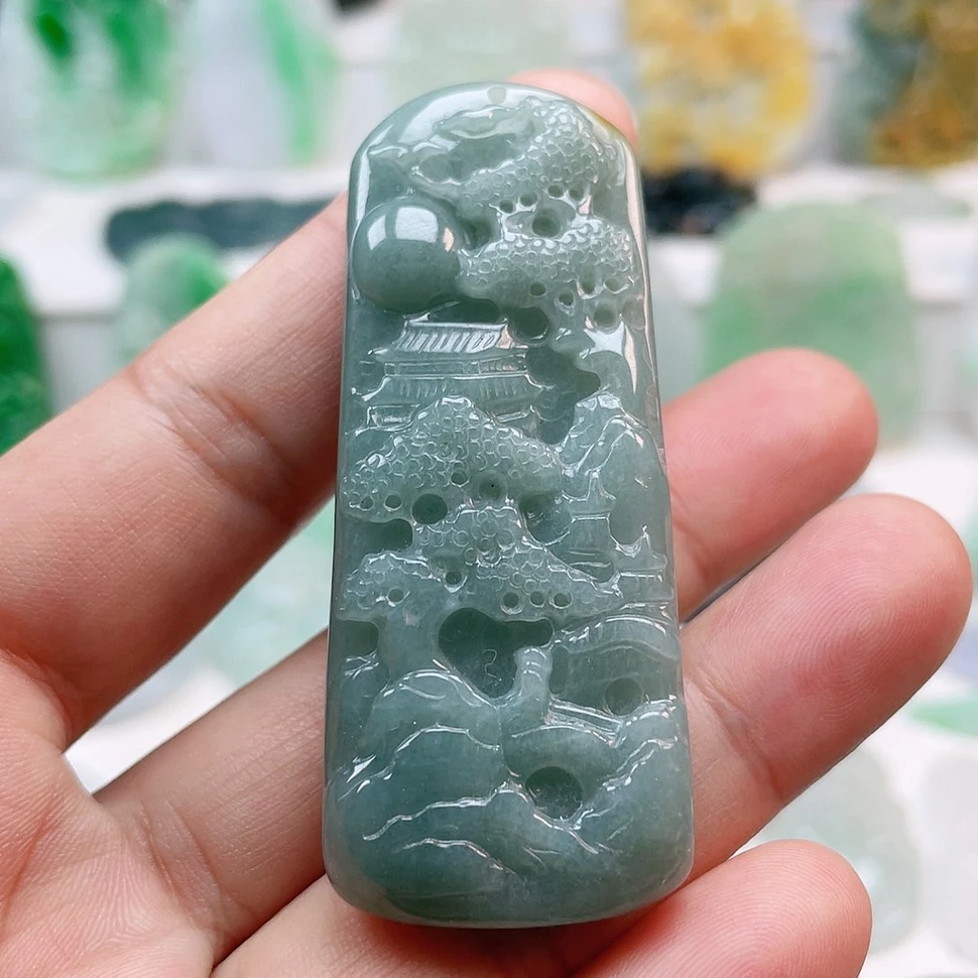 翡翠颈饰未镶嵌山水
