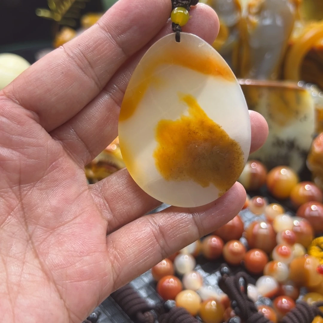 石英质玉未镶嵌颈饰