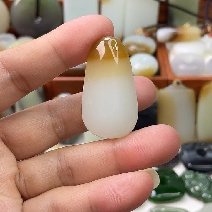 颈饰未镶嵌和田玉