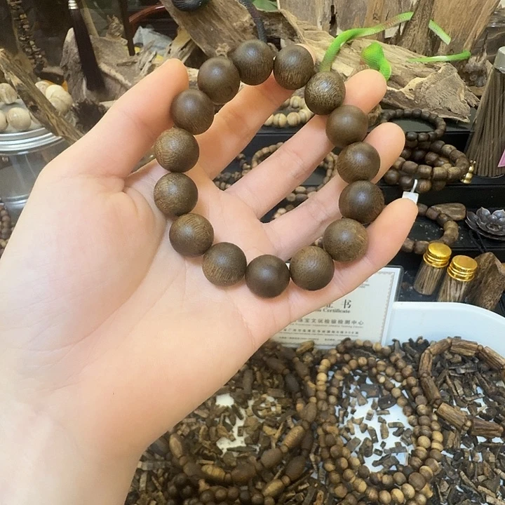 *****沉香沉香碎屑海南莺歌绿1.4大21克➕沉香碎屑多样性