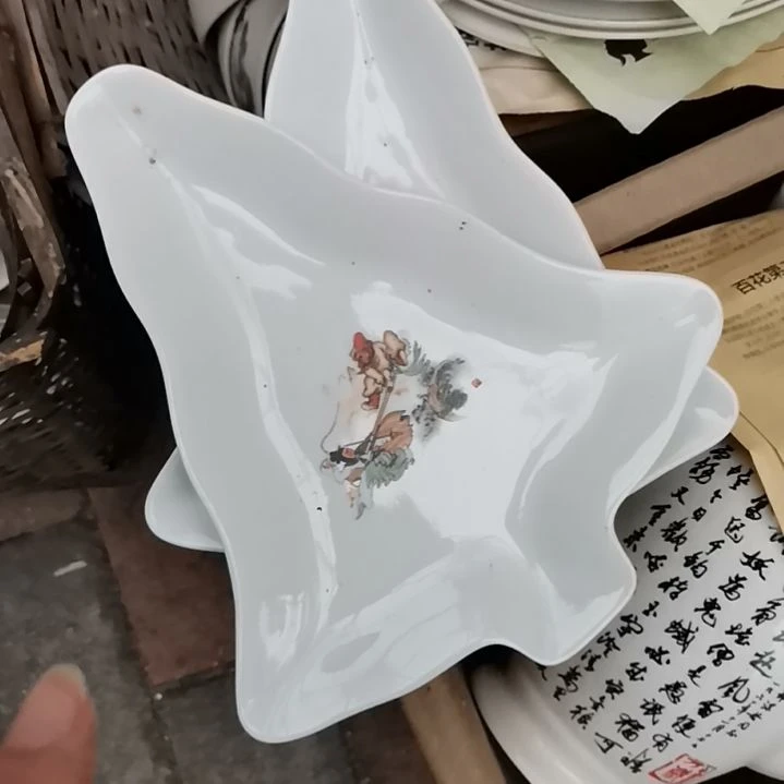 瓷片松树盘子两个