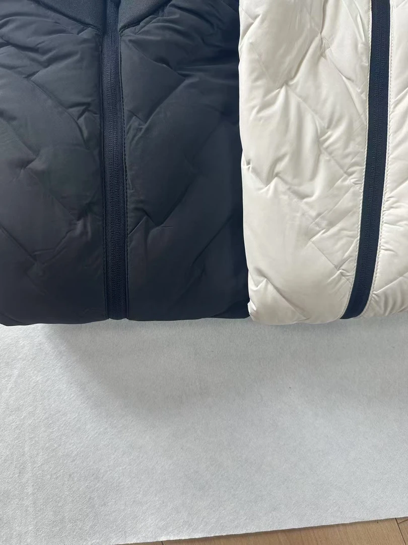 男士黑白双色三箭头休闲羽外套 迪（卡码拍大）