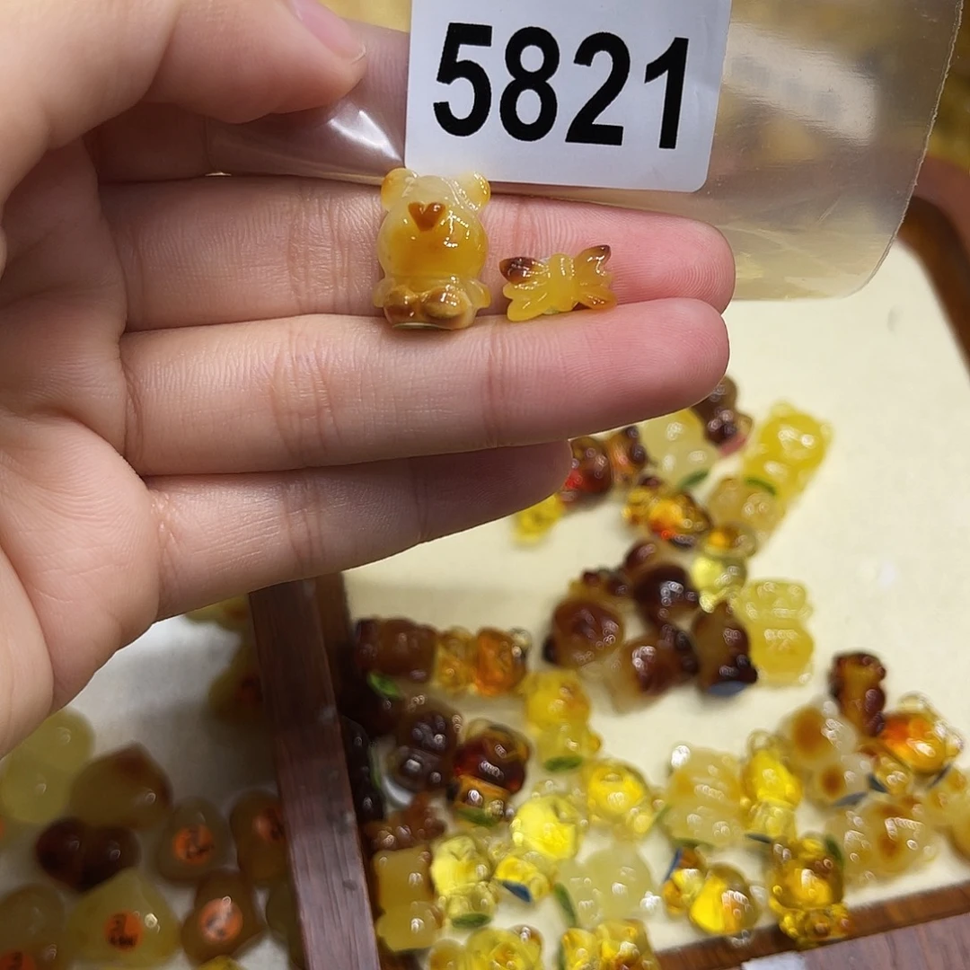 琥珀未镶嵌珠宝奇石