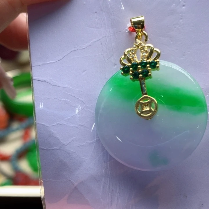 翡翠颈饰未镶嵌吊坠