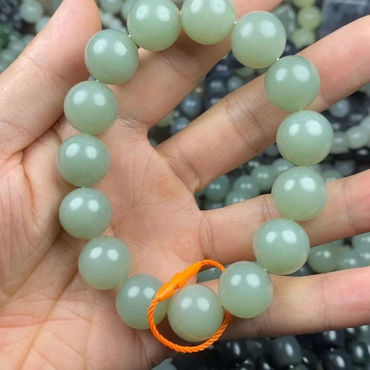 水***山和田玉未镶嵌手链