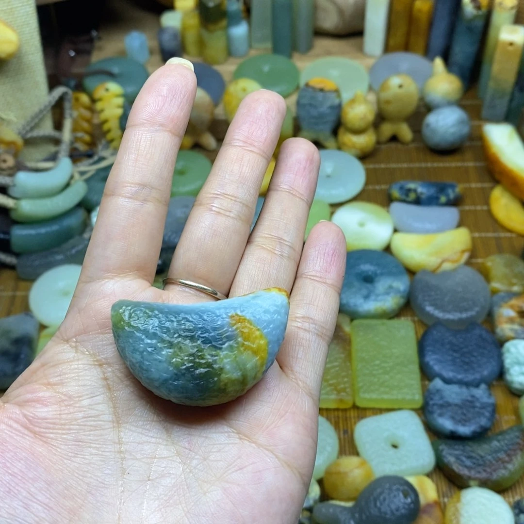 未镶嵌蛇纹石玉颈饰ㅤ****