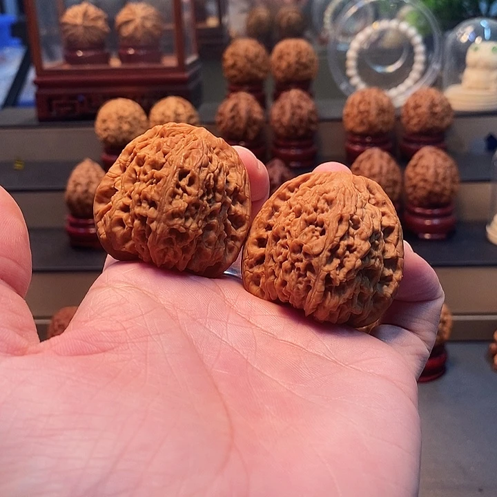 许***哲桃核把件44尺逐鹿南疆石