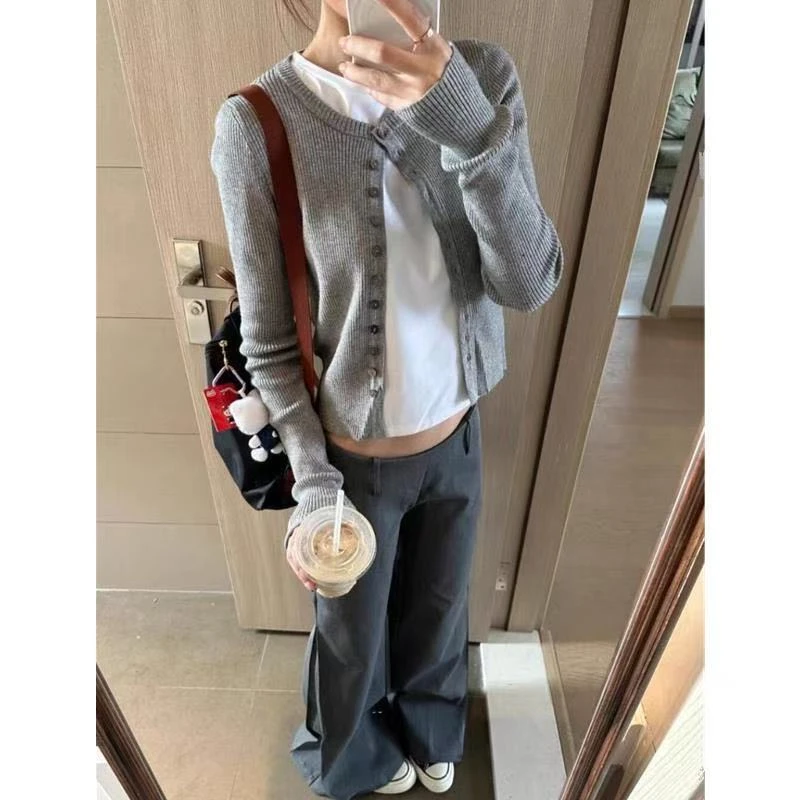 美式复古灰色短款针织开衫女外搭春季新款修身显瘦圆领外套上衣潮