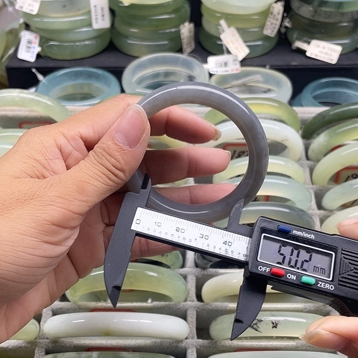 蛇纹石玉未镶嵌手镯180