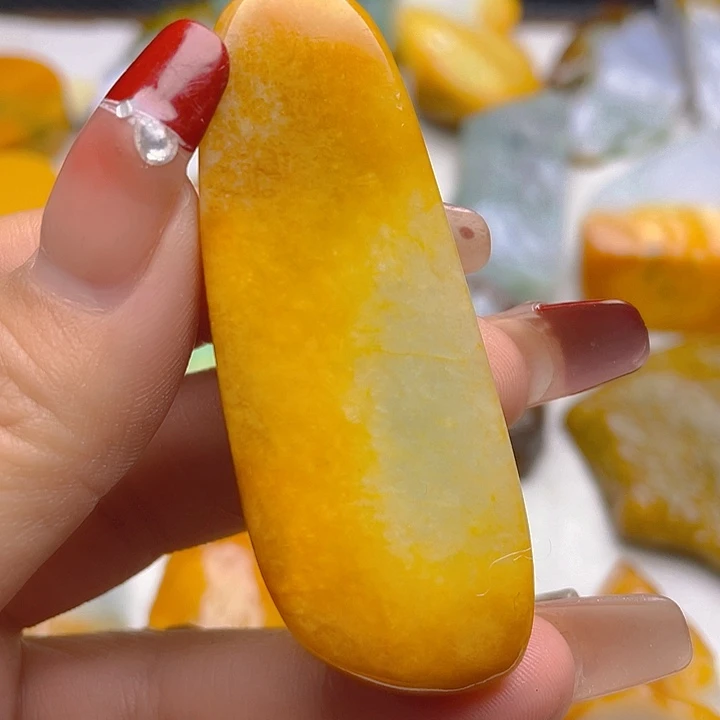 翡翠挂件未镶嵌翡翠