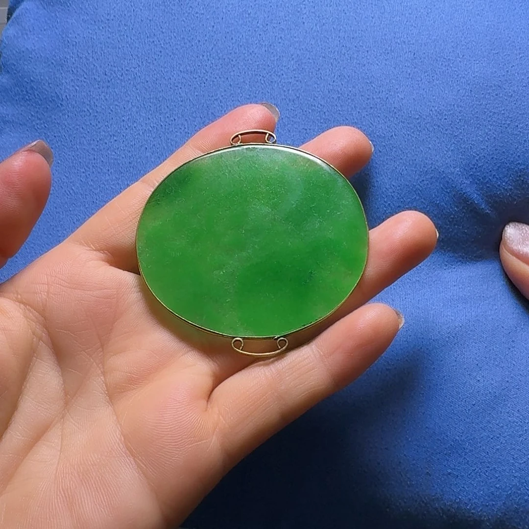 翡翠未镶嵌颈饰君*