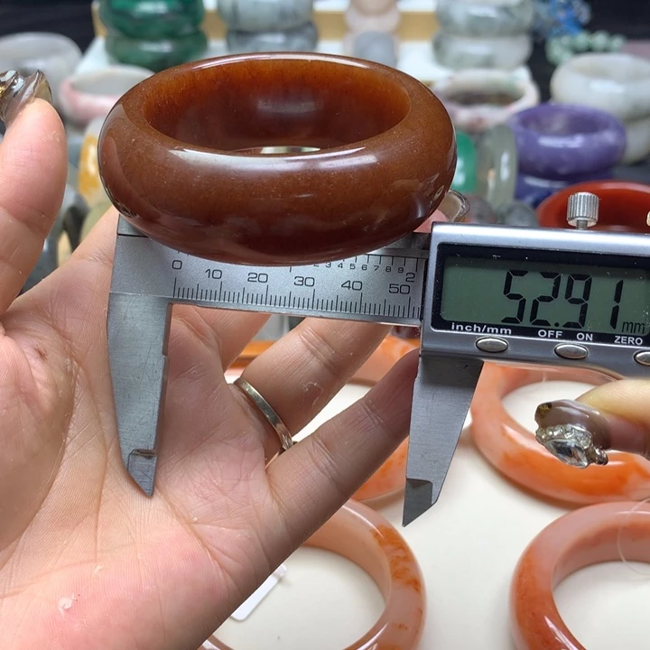 未镶嵌手镯石英质玉