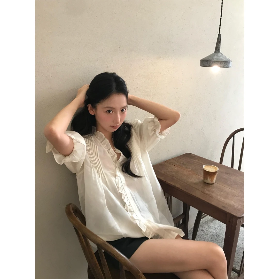 法式荷叶边V领灯笼袖短袖褶皱衬衫女2025夏新款宽松显瘦百搭上衣