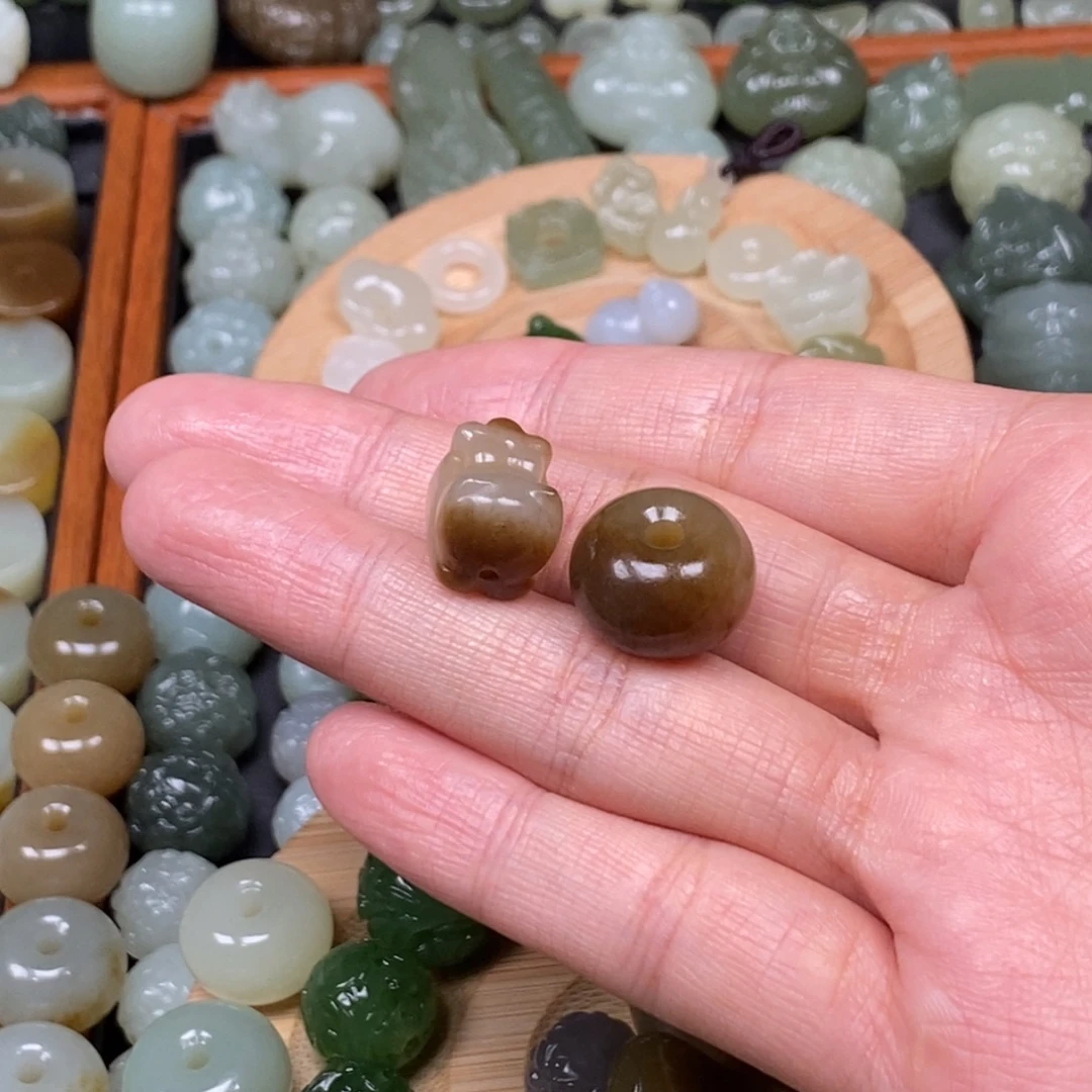 ****ち和田玉未镶嵌颈饰