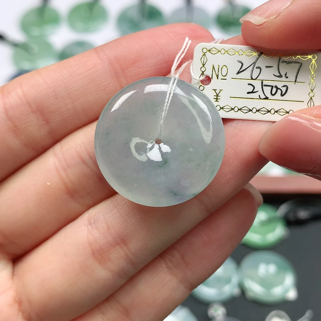 翡翠颈饰未镶嵌平安