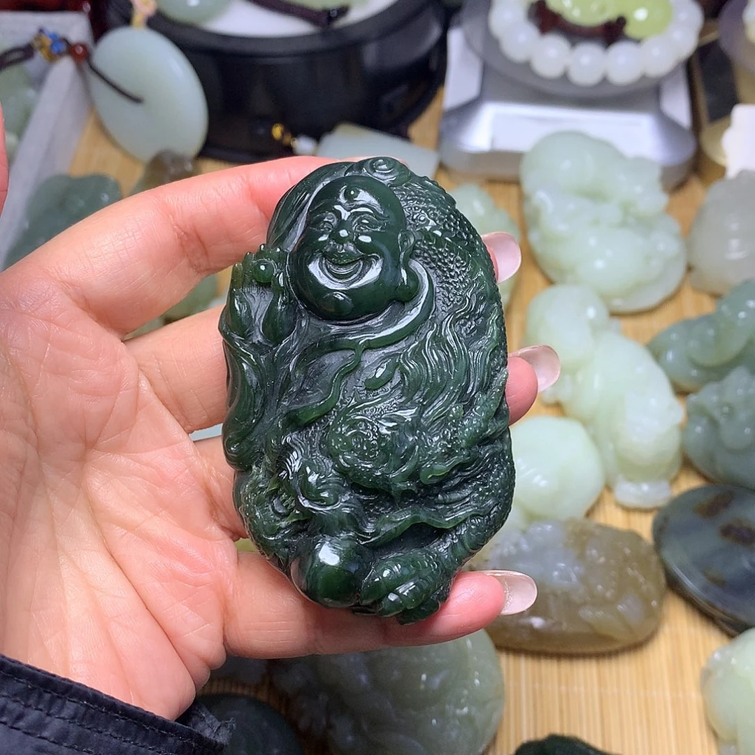 人***格和田玉未镶嵌把件