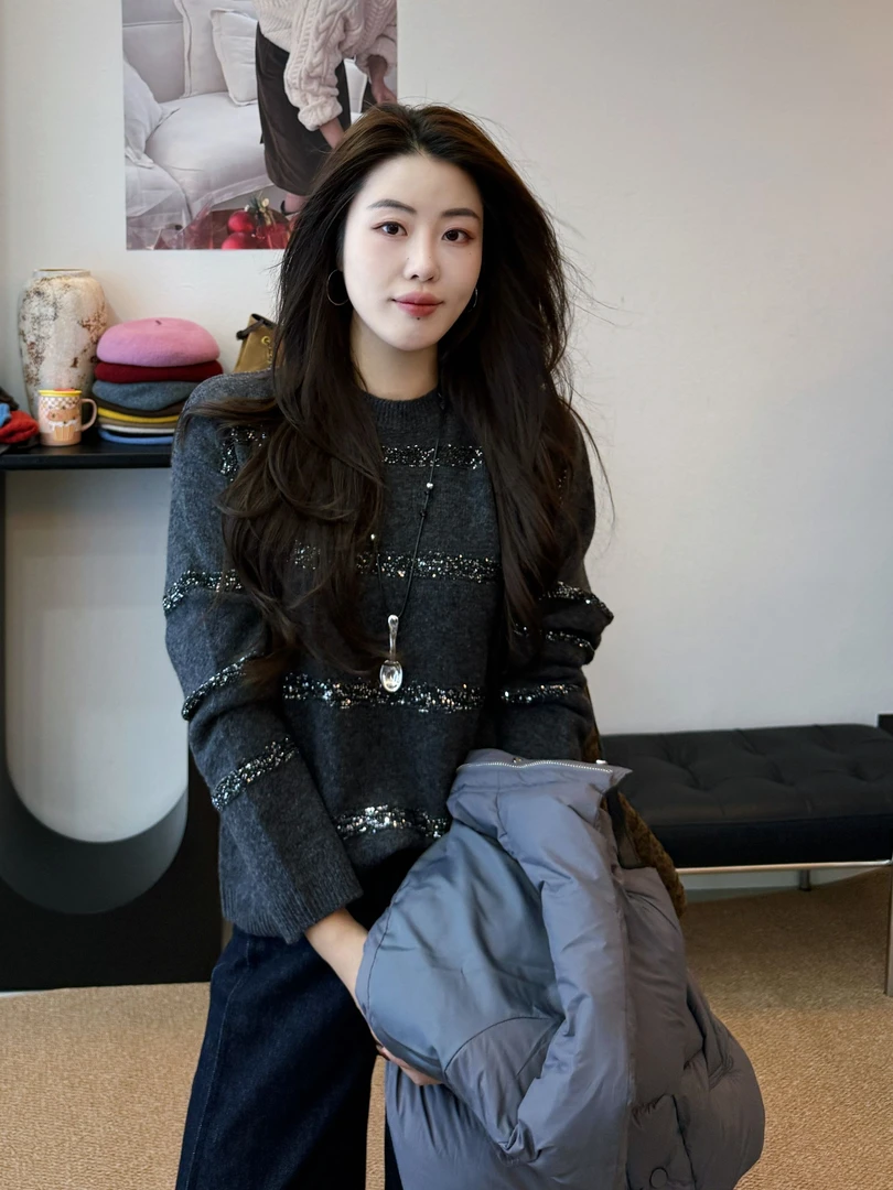 重工亮片深灰色套头毛衣