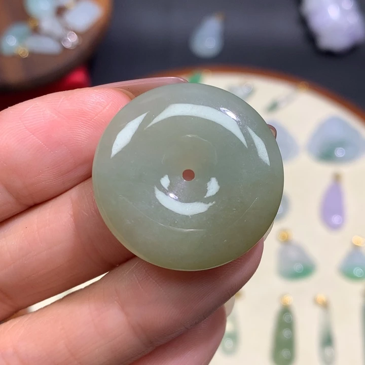 翡翠未镶嵌颈饰平安扣