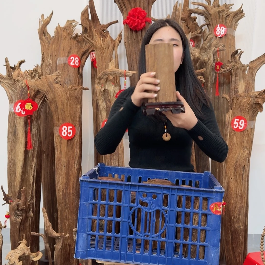 沉香碎屑沉香原材料