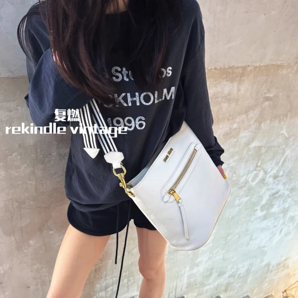 95新 MIU MIU/缪缪 复燃精选/白金水桶斜挎包