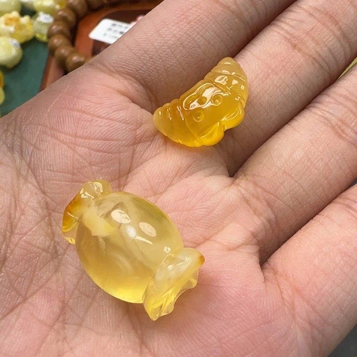 琥珀珠宝奇石未镶嵌太****?