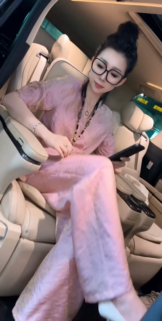 甜美轻凉复古新中式名媛风V领上衣与裤子搭配套装