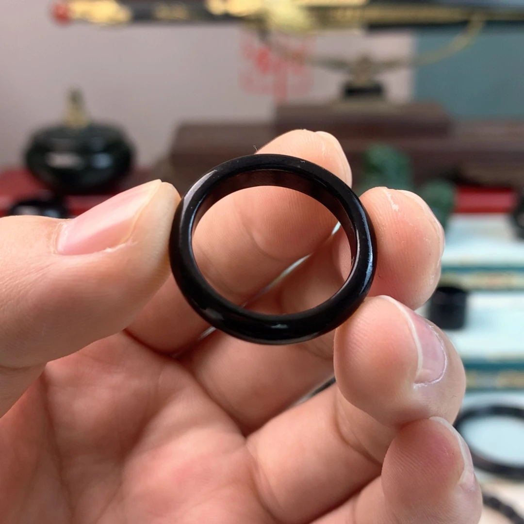 和田玉黑青指环未镶嵌