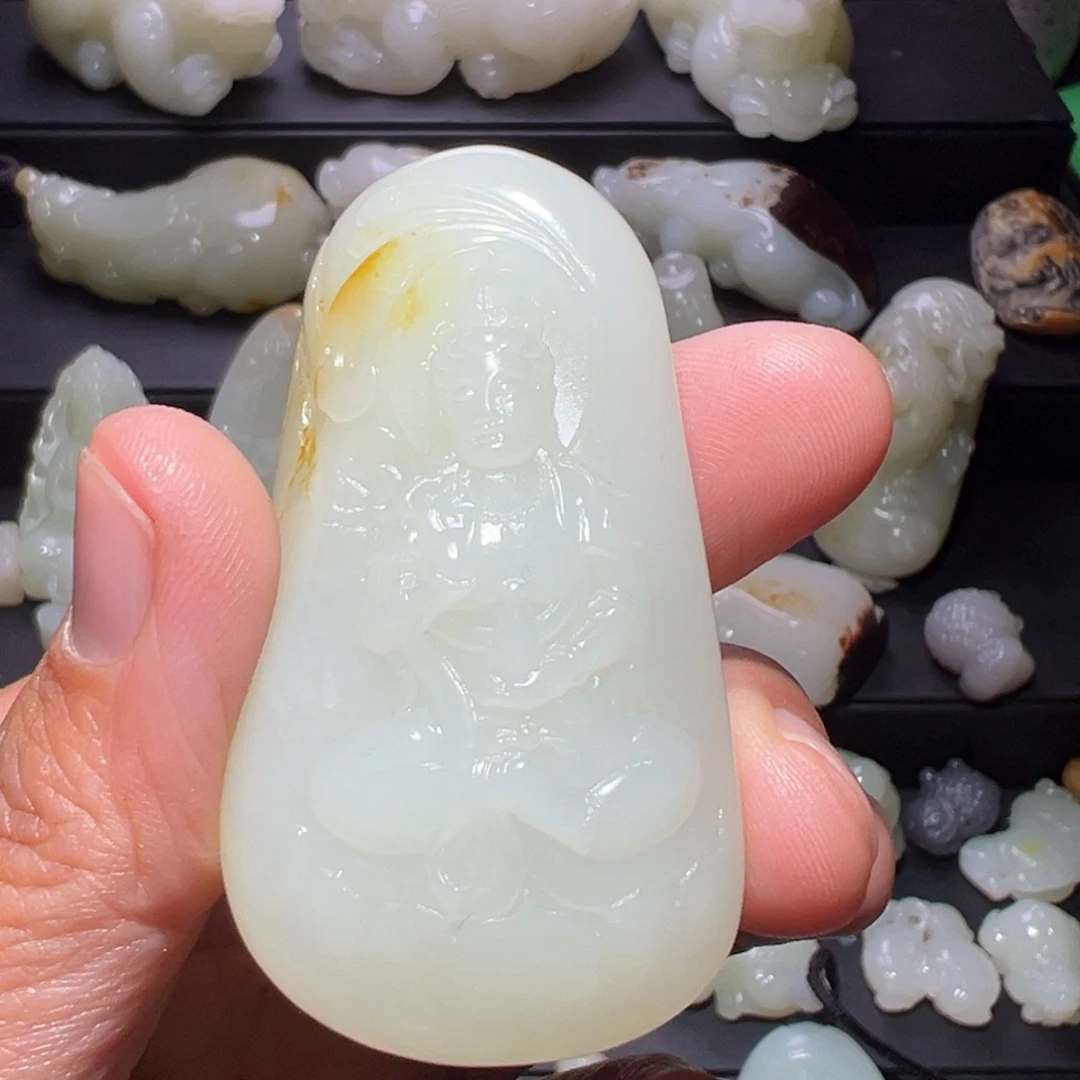 慕***者和田玉未镶嵌颈饰