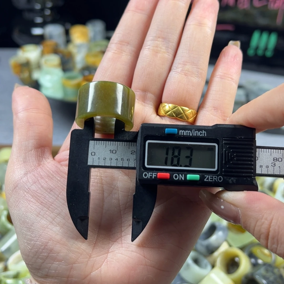 蛇纹石玉未镶嵌戒指