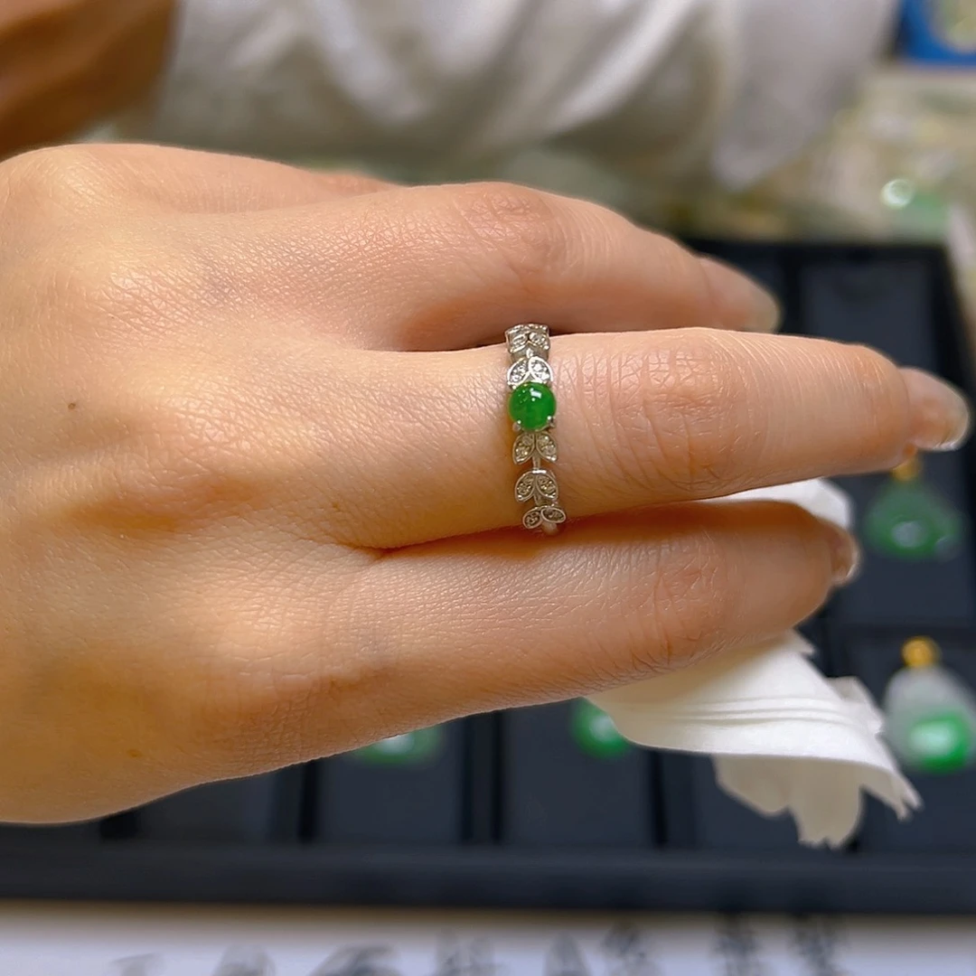 翡翠颈饰银S925镶嵌翡翠