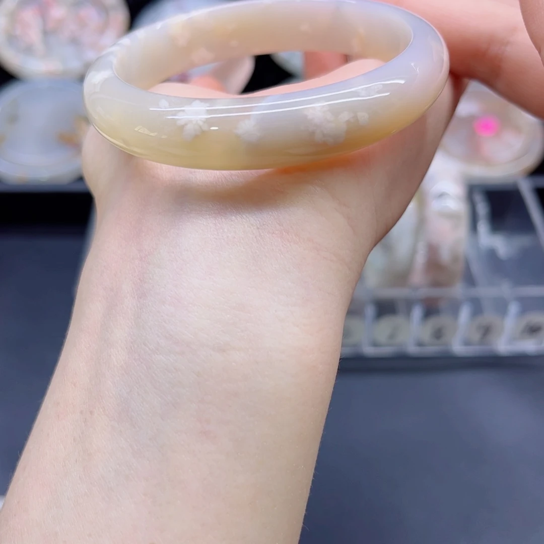 玛瑙/玉髓手镯未镶嵌55